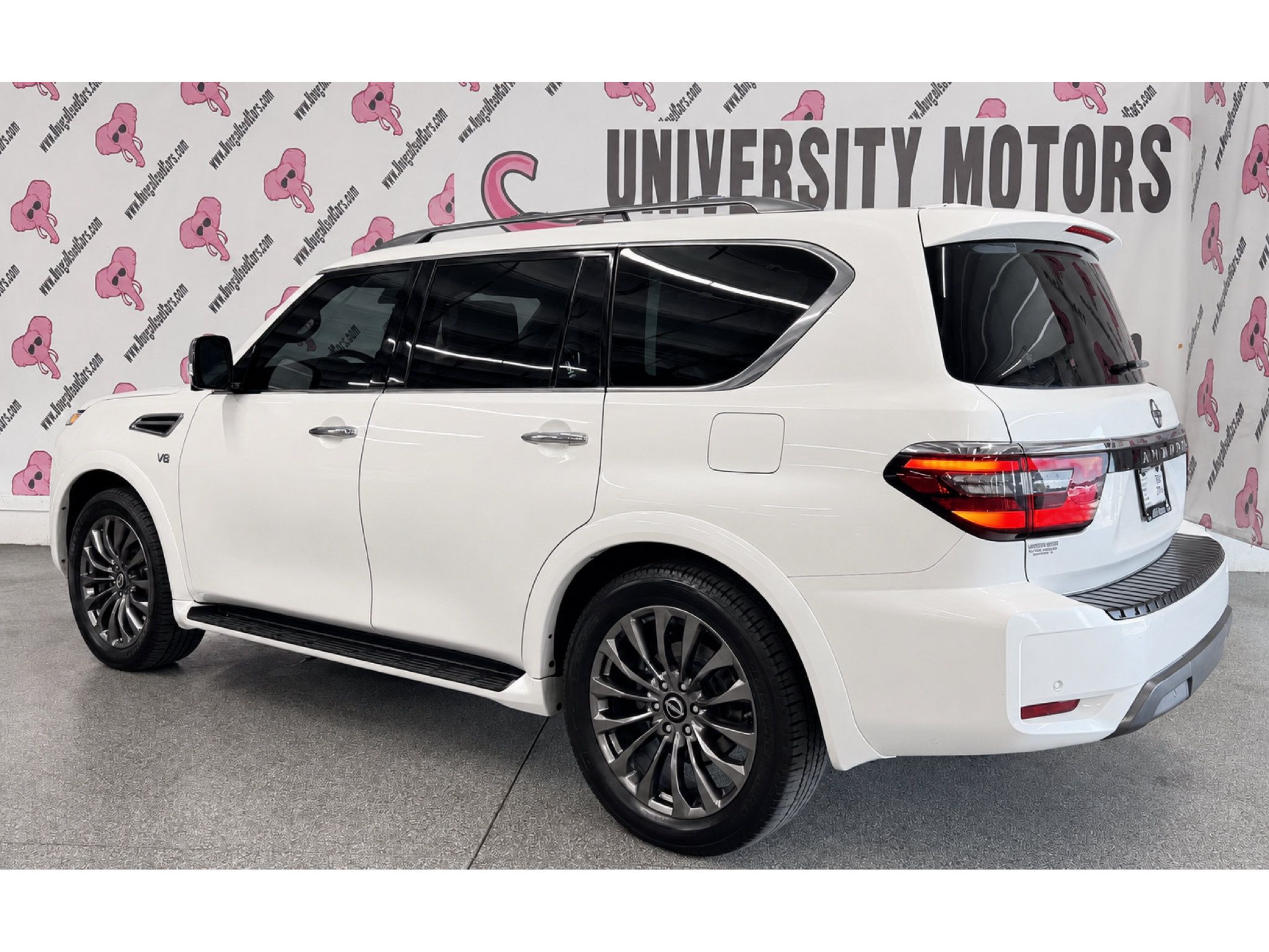 Used 2022 Nissan Armada Platinum w/ Captain's Chairs Package RWD image 11