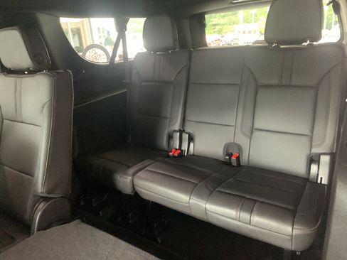 Used 2025 Chevrolet Suburban RST w/ Comfort Package RWD image 21