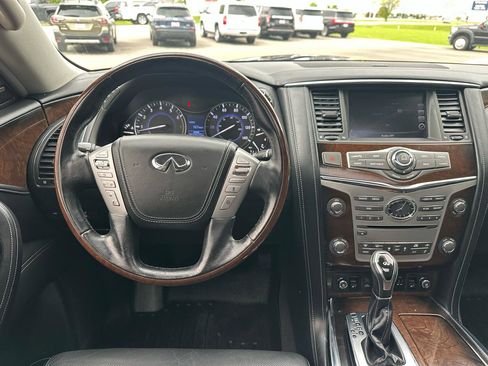 Used 2018 INFINITI QX80 4WD w/ Deluxe Technology Package image 3