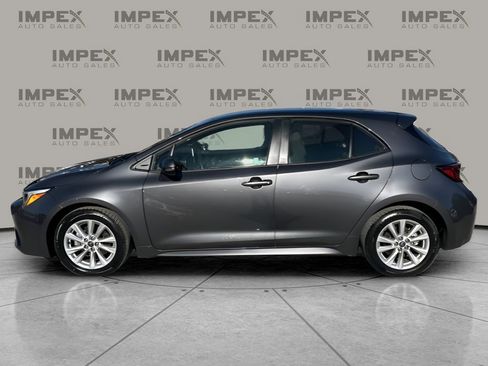 Used 2025 Toyota Corolla SE image 2