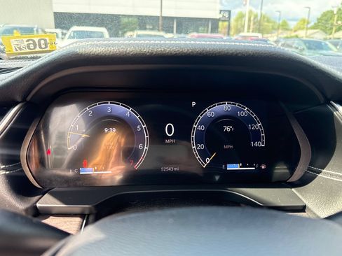 Used 2023 Jeep Grand Cherokee Limited AWD/4WD image 9