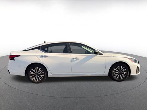 Used 2025 Nissan Altima 2.5 SV FWD image 16