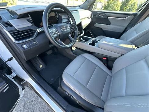 Used 2024 GMC Acadia Elevation image 15