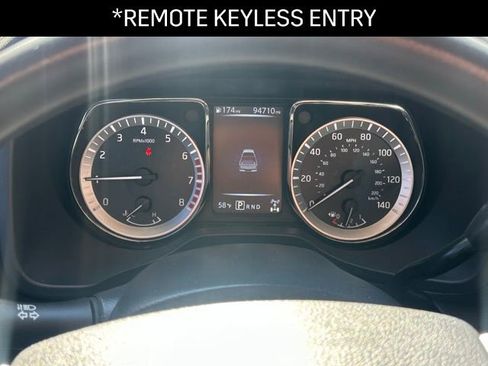 Used 2017 Nissan Titan SV image 8