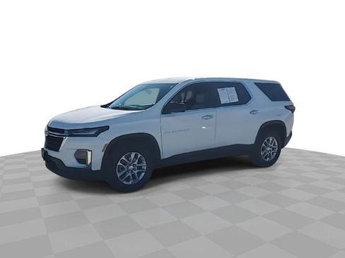 Used 2023 Chevrolet Traverse LS image 4