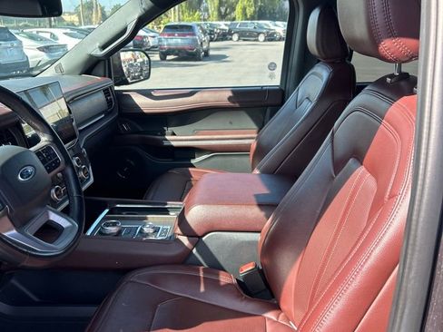 Used 2024 Ford Expedition Limited image 14