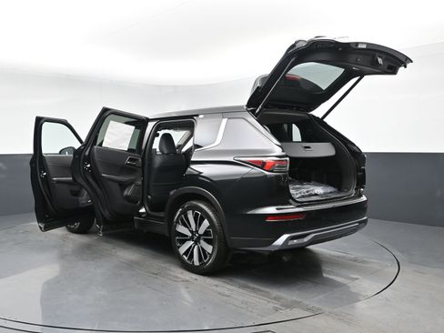 New 2025 Mitsubishi Outlander SE image 31