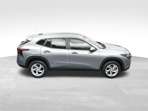 Used 2025 Chevrolet Trax LS w/ LS Convenience Package FWD image 37