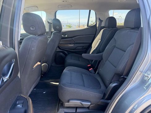 Used 2022 GMC Acadia SLE w/ LPO, Floor Liner Package FWD image 4