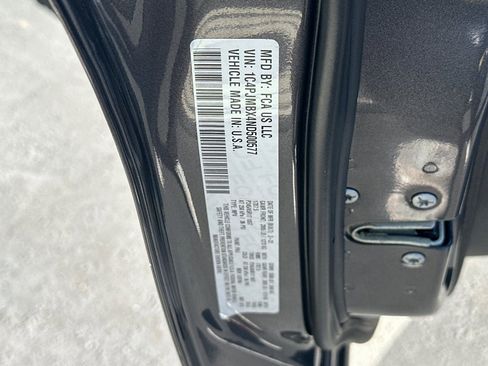 Used 2022 Jeep Cherokee Trailhawk w/ Trailer Tow Group AWD/4WD image 28