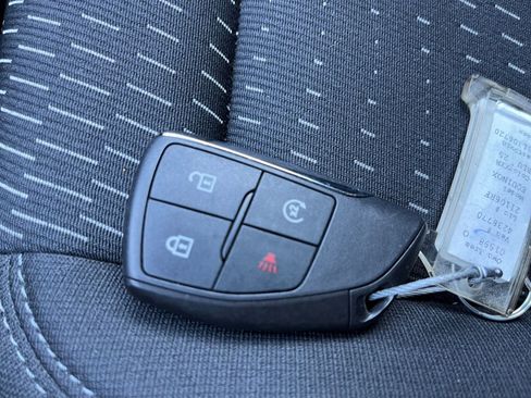 Used 2025 Chevrolet Equinox LT FWD image 24
