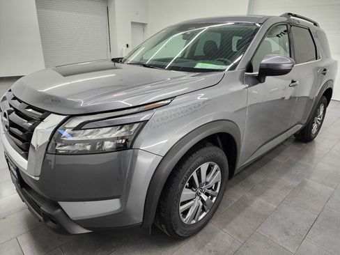 Used 2025 Nissan Pathfinder SV image 7