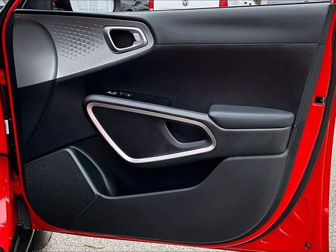 Used 2025 Kia Soul LX w/ LX Technology Package image 22