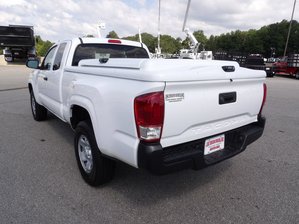 Used 2020 Toyota Tacoma SR RWD image 5