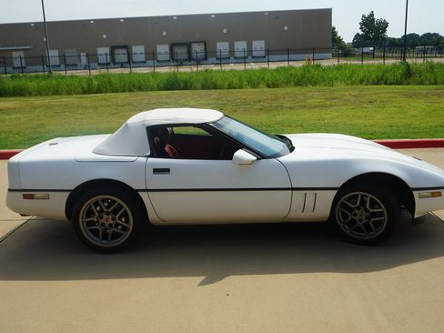 Used 1989 Chevrolet Corvette Convertible image 18