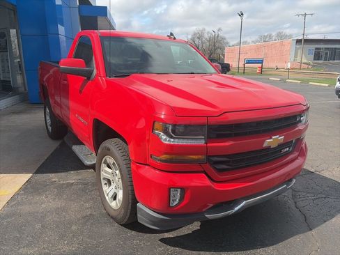 Used 2018 Chevrolet Silverado 1500 LT w/ LT Convenience Package AWD/4WD image 5