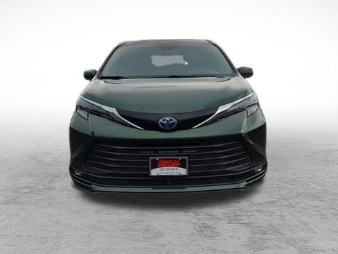 Certified 2025 Toyota Sienna XLE w/ XLE Plus Package AWD/4WD image 2