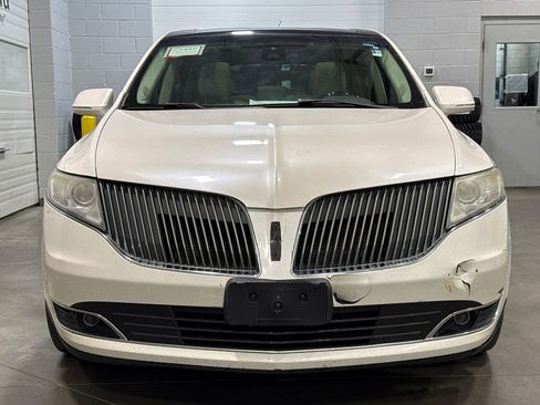 Used 2013 Lincoln MKT AWD image 2