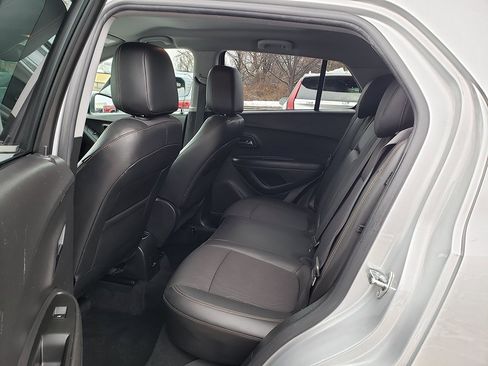 Used 2020 Chevrolet Trax LT w/ LT Convenience Package image 11