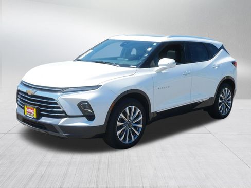 Used 2024 Chevrolet Blazer Premier w/ Driver Confidence II Package AWD/4WD image 3