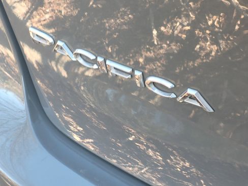 Used 2022 Chrysler Pacifica Touring-L image 8