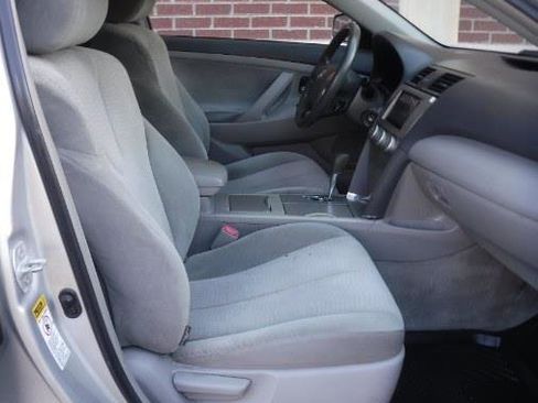 Used 2010 Toyota Camry LE image 6