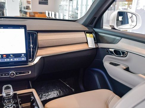 Used 2025 Volvo XC90 B5 Plus w/ Protection Package Premier image 15