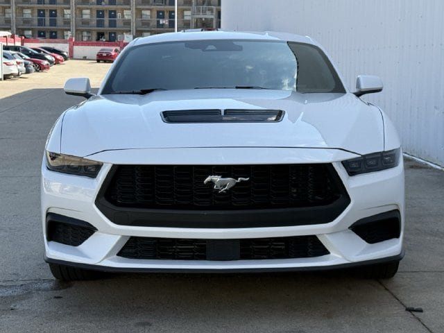 Used 2025 Ford Mustang Coupe RWD image 6