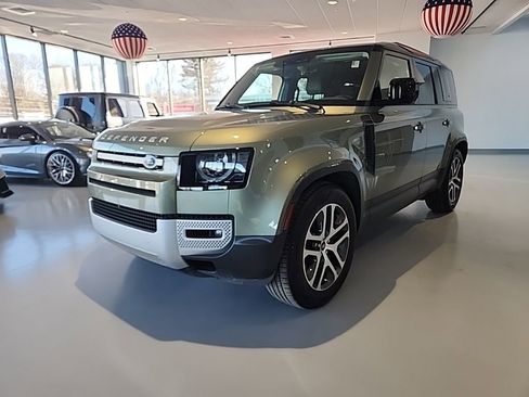 Used 2022 Land Rover Defender 110 SE image 2