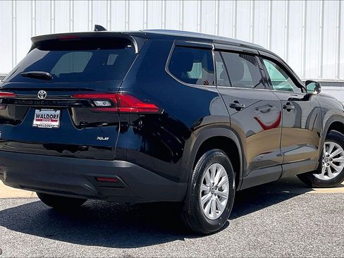 Used 2024 Toyota Grand Highlander AWD image 17