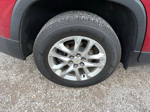 Used 2021 Chevrolet Traverse LT image 22