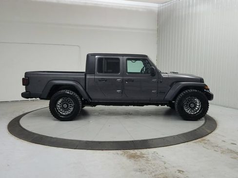 Used 2023 Jeep Gladiator Sport AWD/4WD image 9
