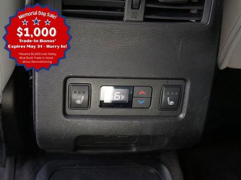 Used 2023 Mitsubishi Outlander SEL AWD/4WD image 14