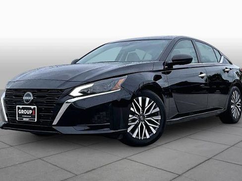 Certified 2024 Nissan Altima 2.5 SV FWD image 1