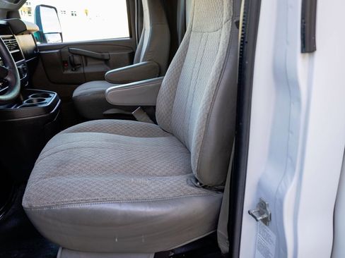 Used 2018 Chevrolet Express 3500 w/ Power Convenience Package image 9