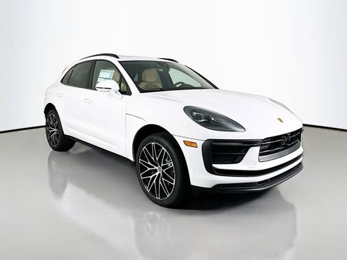 Certified 2026 Porsche Macan AWD/4WD image 7
