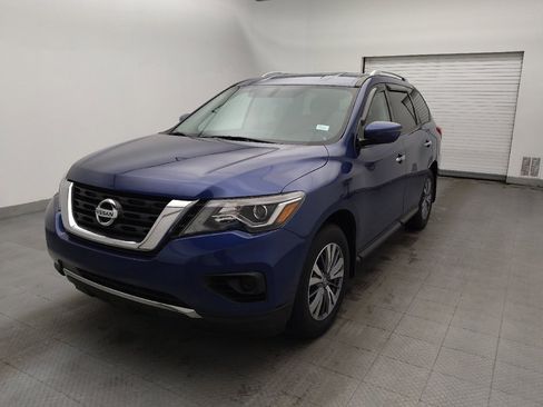 Used 2020 Nissan Pathfinder S image 2