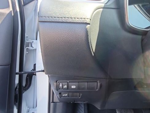 Used 2025 Toyota Corolla Cross XLE w/ Convenience Package AWD/4WD image 18