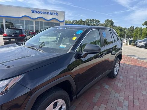 Used 2023 Toyota RAV4 LE FWD image 5