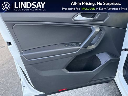 Used 2019 Volkswagen Tiguan SE w/ Panoramic Sunroof Package image 9
