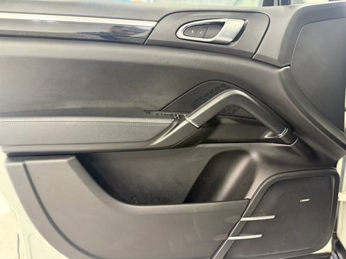 Used 2018 Porsche Cayenne Platinum Edition image 11