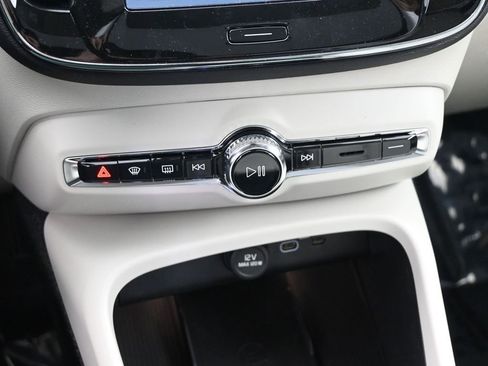 New 2026 Volvo XC40 B5 Ultra w/ Climate Package AWD/4WD image 16