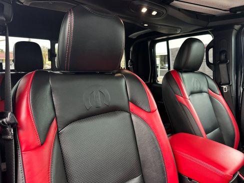 Used 2024 Jeep Gladiator Rubicon w/ Technology Group image 15