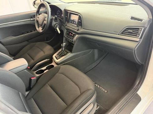 Used 2018 Hyundai Elantra SE w/ SE Connectivity Package 04 FWD image 13