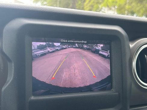 Used 2020 Jeep Wrangler Unlimited Sahara AWD/4WD image 18