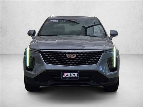 Used 2025 Cadillac XT4 Premium Luxury AWD/4WD image 2