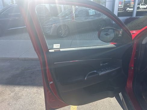 Used 2019 Mitsubishi Outlander Sport SE FWD image 6