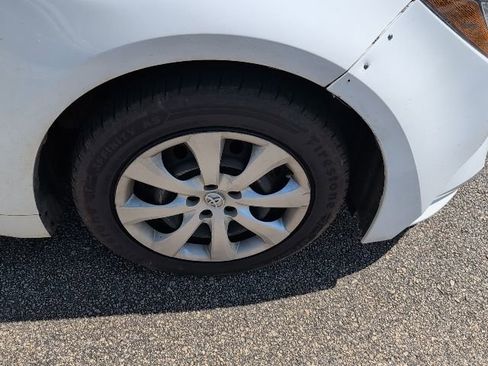 Used 2021 Toyota Corolla LE image 8