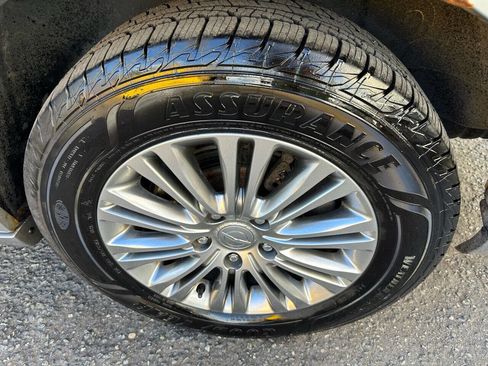 Used 2014 Chrysler Town & Country Touring-L w/ Driver Convenience Group image 34