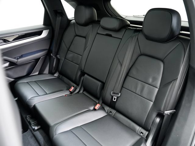 Certified 2026 Porsche Cayenne AWD/4WD image 22